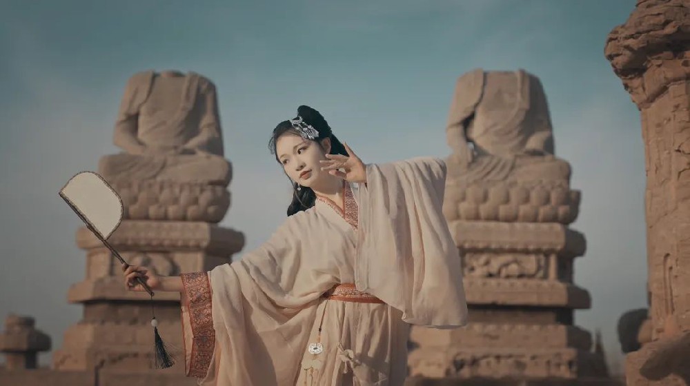 免费！穿战国袍、飞天服，春节免费游响堂！